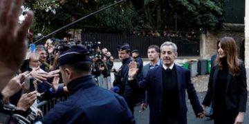El ex presidente francés Nicolas Sarkozy ingresó a la cárcel para cumplir una condena de cinco años