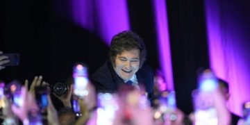 Euforia en los mercados: los activos argentinos se disparan y el dólar retrocede con fuerza