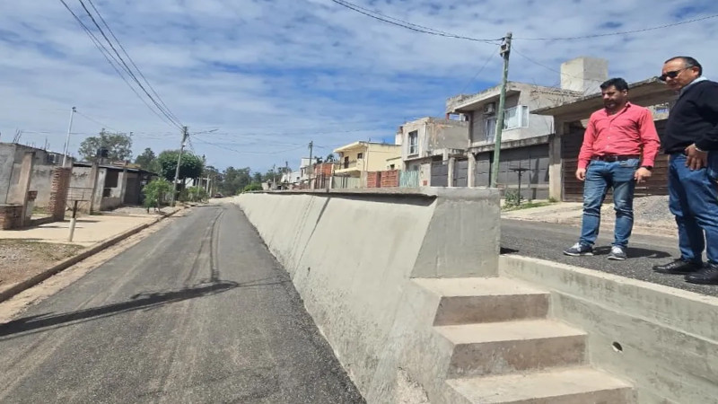 Culminaron obras de muro de contención en calle de barrio Sargento Cabral, en la capital