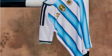 Argentina presentó su camiseta titular para la Copa del Mundo 2026: el álbum de todas las casacas de la Selección en los Mundiales