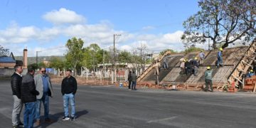 A paso firme avanza construcción de la cancha de hockey en Parque Alberdi