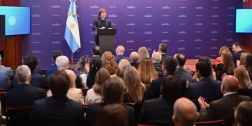 Milei llegó a Miami: hablará en un foro global y participará de una gala conservadora en Palm Beach