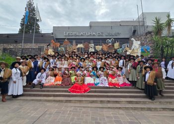 La Legislatura acompañó el homenaje por el día de la tradición con agrupaciones gauchas y jóvenes paisanas 