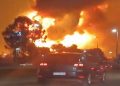 Múltiples explosiones en Ezeiza: se incendia el polo industrial y trabajan más de 20 dotaciones de bomberos