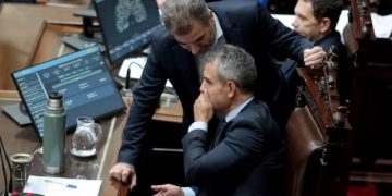 La Libertad Avanza y el PRO se reorganizan por separado en Diputados y crece el malestar por los pases de bloque