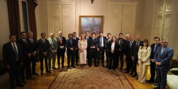 Manuel Adorni y Diego Santilli iniciaron los primeros contactos con gobernadores para aprobar las reformas pendientes