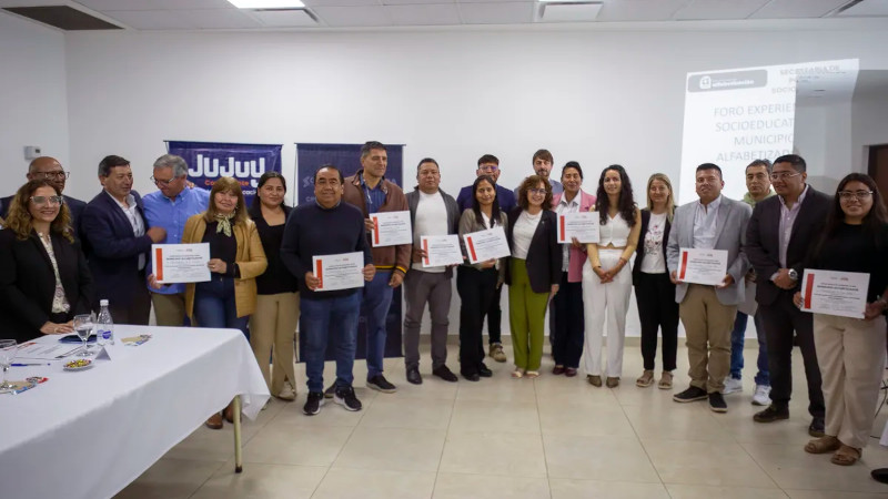 La ministra Serrano firmó un Acta Acuerdo con “Municipios Alfabetizadores” La ministra Serrano firmó un Acta Acuerdo con “Municipios Alfabetizadores”