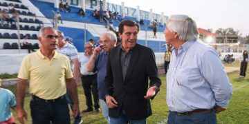 Sadir visitó Talleres de Perico y participó de la inauguración de las nuevas luminarias del estadio