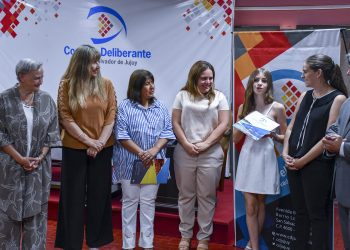 El deliberante distinguió a la actriz Francesca Varela