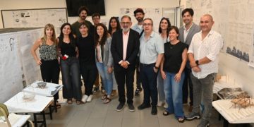 El Intendente Jorge visitó una muestra de proyectos arquitectónicos de estudiantes de la UCSE
