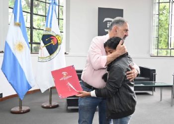 El intendente Jorge felicitó a Wara Calpanchay, ganadora del Pre Cosquín en Solista Vocal