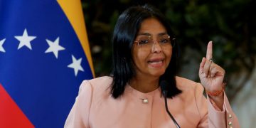Donald Trump afirmó que Delcy Rodríguez “está cooperando” con Estados Unidos en la transición de Venezuela