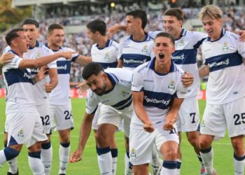 Gimnasia sorprendió a Racing y le ganó en el debut del Torneo Apertura