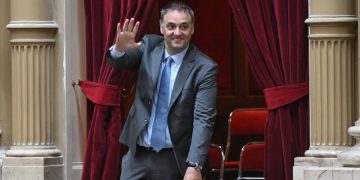 El Gobierno designó a Manuel Adorni al frente del Directorio de YPF en reemplazo de Guillermo Francos