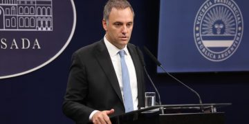 El Gobierno restringe la entrada al país de funcionarios y personal de las fuerzas armadas venezolanas