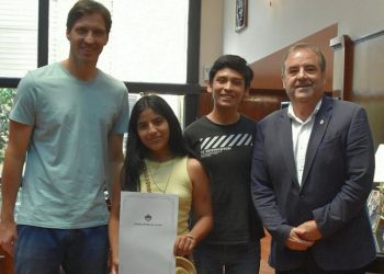 La Legislatura distinguió a Wara Calpanchay, artista revelación del Festival de Cosquín 2026