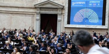 Con apoyos clave de algunas provincias, el Gobierno aprobó la reforma laboral en Diputados pero sin el artículo 44