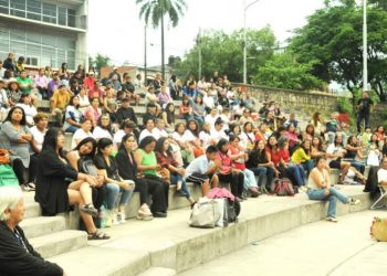 Multitudinaria asistencia a la presentación del cancionero “Resuenan” en Anfiteatro Las Lavanderas