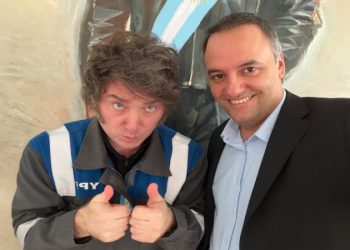 Javier Milei regresó de Hungría en medio de las tensiones políticas y buscará recuperar el control de la agenda local