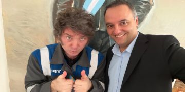 Javier Milei regresó de Hungría en medio de las tensiones políticas y buscará recuperar el control de la agenda local
