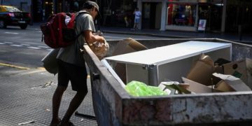 La pobreza registró una nueva baja: fue de 28,2% en el segundo semestre de 2025 y afectó a 13,5 millones de personas