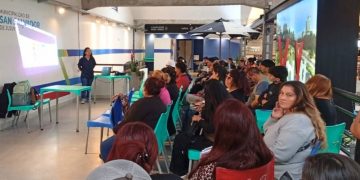 Capacitaron a puesteros del Mercado 6 de Agosto en manipulación de alimentos