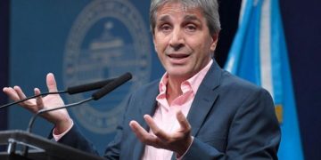 El riesgo país cayó a 551 puntos: suben bonos y acciones en Wall Street