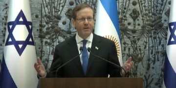 Javier Milei visitó al presidente de Israel y recibió la Medalla de Honor