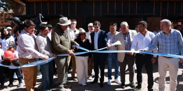 Carlos Sadir inauguró el nuevo mercado de Maimará, en el Tren Solar de la Quebrada
