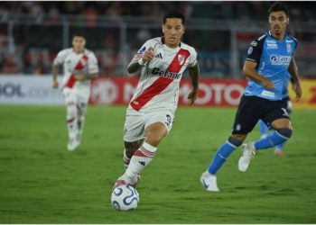 Con diez desde el arranque, River empató y dejó dos puntos ante Blooming por la Copa Sudamericana