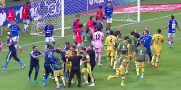 Boca pagó cara la expulsión de Bareiro y perdió el invicto ante Cruzeiro