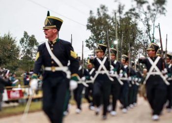 El gobernador encabezó la conmemoración del 205º aniversario de la Batalla de León