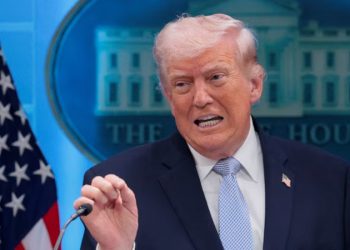Trump prepara una profunda ofensiva para derrotar a Irán en Ormuz, pese a los misiles y las tropas desplegadas por la Guardia Revolucionaria