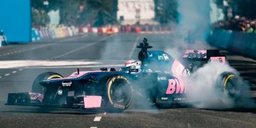 El impactante cierre de la exhibición de Colapinto con el auto en llamas: “Se quemó, amigo”