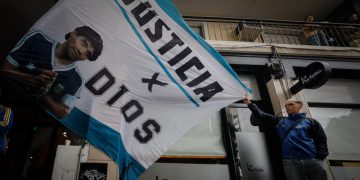 Juicio por la muerte de Maradona: mostraron un video de Diego muerto, Gianinna se tapó los ojos y hubo llanto en la sala