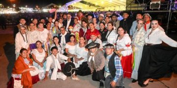 La ciudad celebró sus 433 años con una multitudinaria serenata y el show central de Los Tekis