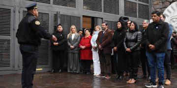 Por la Semana de Mayo se realizó el tradicional izamiento de las banderas en la Legislatura