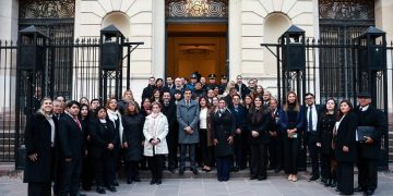 El gobernador encabezó el acto por el Día Nacional del Ceremonial y Protocolo