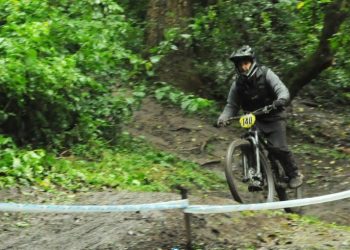El intendente Jorge asistió al campeonato de Downhill impulsando una alternativa extrema de Mountain Bike