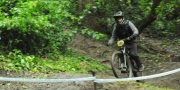 El intendente Jorge asistió al campeonato de Downhill impulsando una alternativa extrema de Mountain Bike
