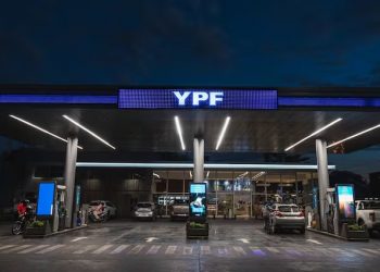 La venta de combustibles cayó por tercer mes consecutivo y acumula una baja del 13% en lo que va del año