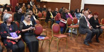 La Legislatura declaró de interés la antología "100 Poetas por la Paz"