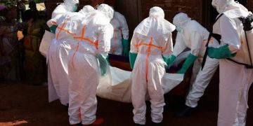 Alerta en Argentina: la SIDE detectó barcos que venían de zonas con Ébola