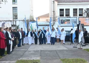 Emotivo homenaje a enfermeras y enfermeros en su día internacional