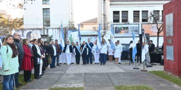 Emotivo homenaje a enfermeras y enfermeros en su día internacional