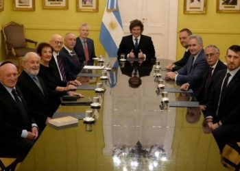 Milei volvió a mostrarse con Adorni en medio de la investigación judicial