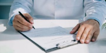 Oncólogos revelan los 10 hábitos diarios que ayudan a prevenir el cáncer