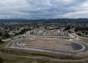 Sadir supervisó avances del complejo deportivo y la pista de atletismo internacional en Alto Comedero