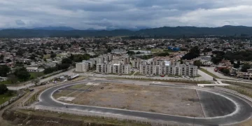 Sadir supervisó avances del complejo deportivo y la pista de atletismo internacional en Alto Comedero