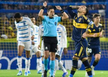 Boca empató ante Cruzeiro y quedó complicado tras un polémico final en La Bombonera